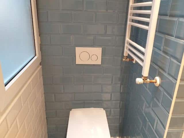 Reformas en Bilbao - Instalación inodoro modernos